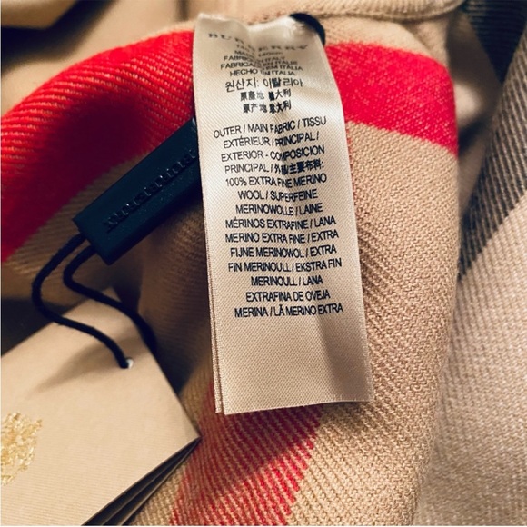 Burberry Reversible Cape Classic NWT - Picture 8 of 8